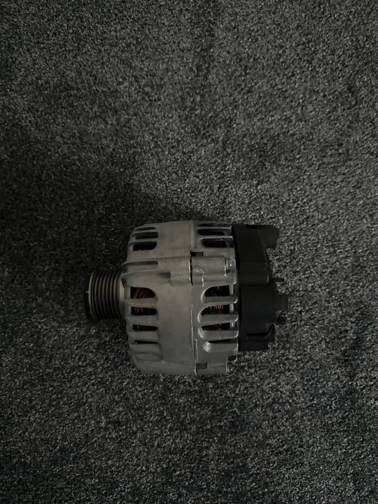 Dynamo/ alternator 230A origineel Renault, Auto-onderdelen, Motor en Toebehoren, Ophalen of Verzenden, Gebruikt, Universele onderdelen