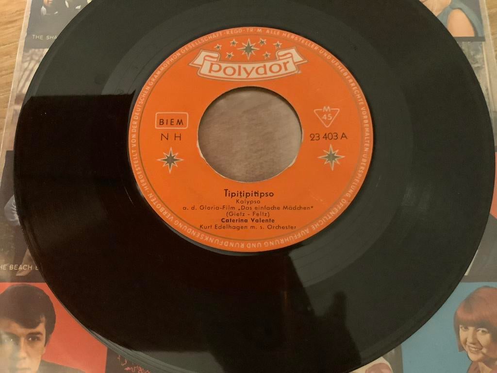 Caterina Valente - Tipitipitipso / Amadeo, Ich Will Warten, Gebruikt, 7 inch, Single, Ophalen of Verzenden
