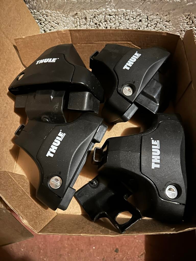 Thule Evo Flush rail voetenset 7106 met kit Tesla model 3, Ophalen, Gebruikt