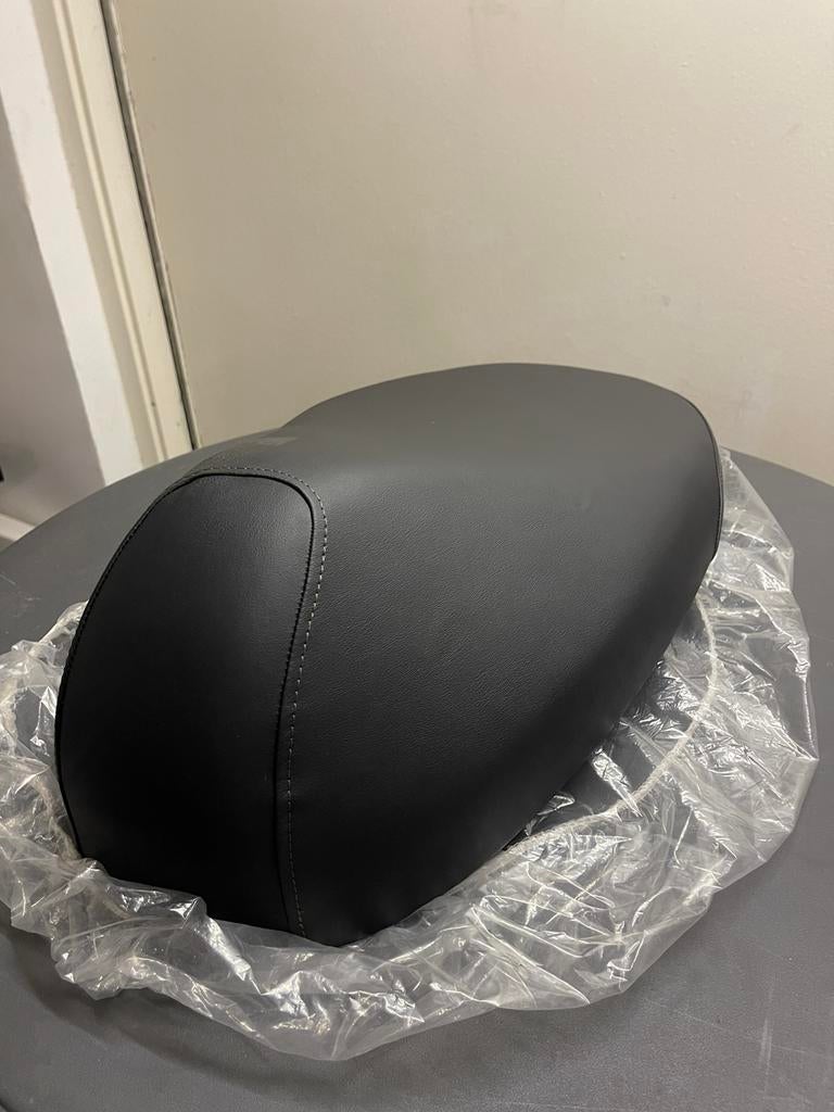 Nieuw Scooter Zadel / Buddyseat. Model Onbekend, Fietsen en Brommers, Brommeronderdelen | Scooters, Ophalen of Verzenden, Nieuw