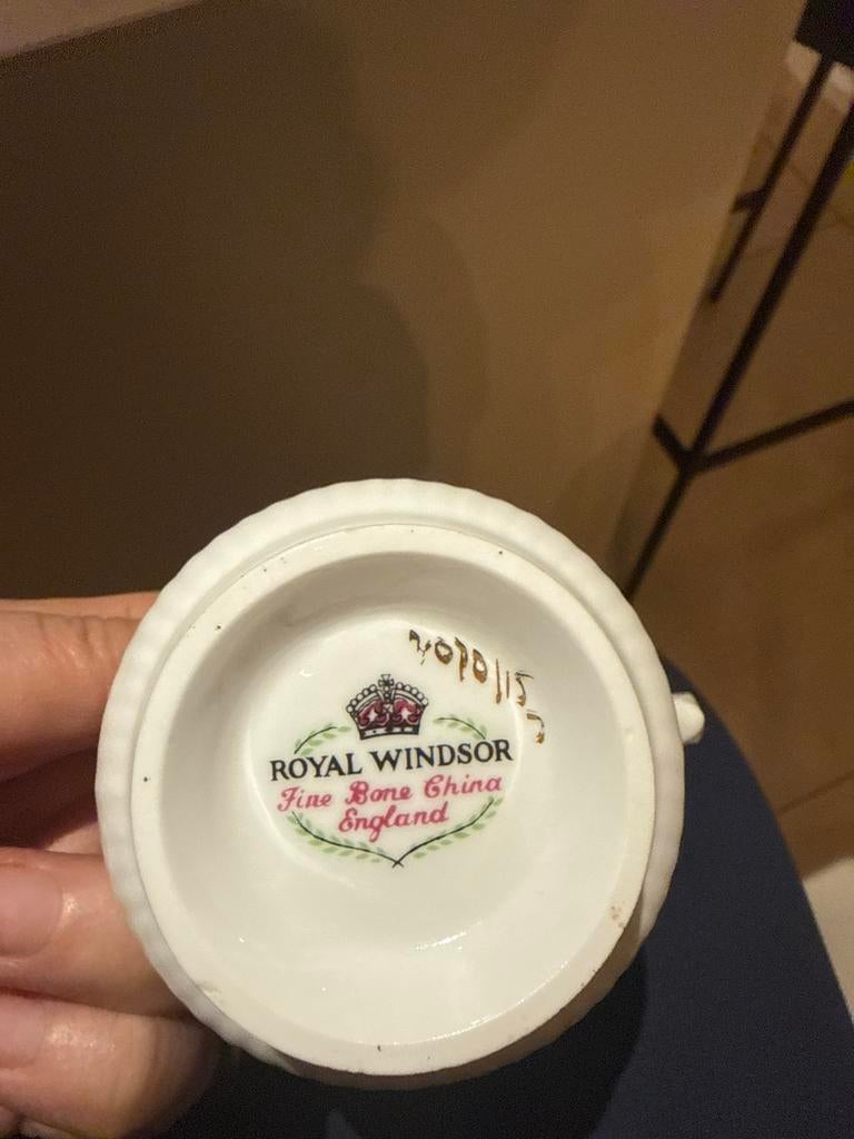 Royal windsor fine bobe china nr 4070/153, Antiek en Kunst, Antiek | Servies los, Ophalen of Verzenden