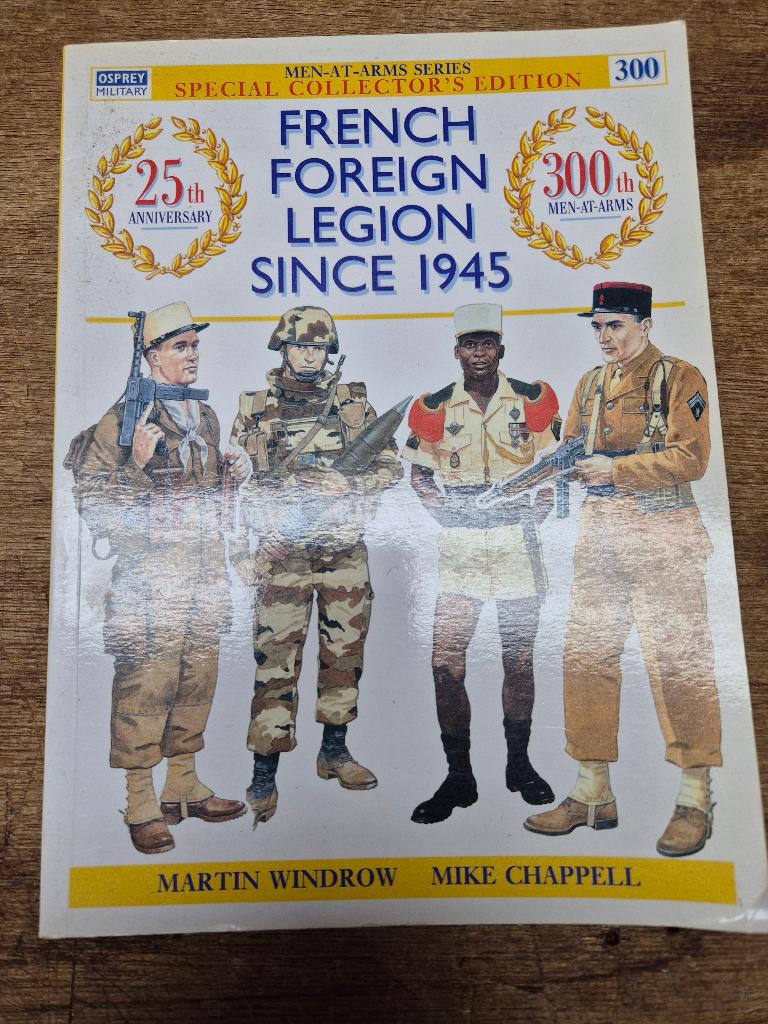 Vreemdelingenlegioen Uniform boek naslagwerk, Verzamelen, Ophalen of Verzenden, Landmacht, Overige gebieden, Boek of Tijdschrift