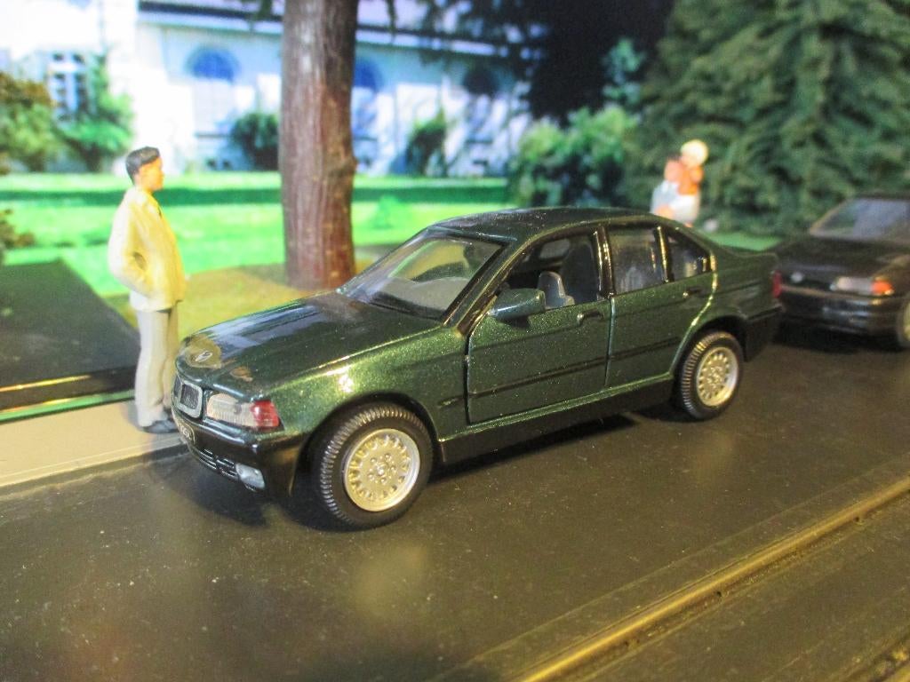 1:43 BMW E36 316 / 348 / 320 / 323 / 325 YatMing groenmet, Hobby en Vrije tijd, Modelauto's | 1:43, Ophalen of Verzenden, Zo goed als nieuw