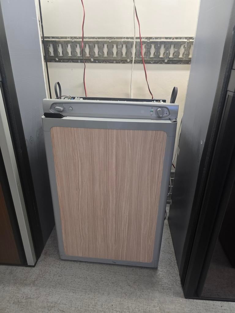 Thetford n90 koelkast/vriezer met wielkast uitsparing, Ophalen, Zo goed als nieuw