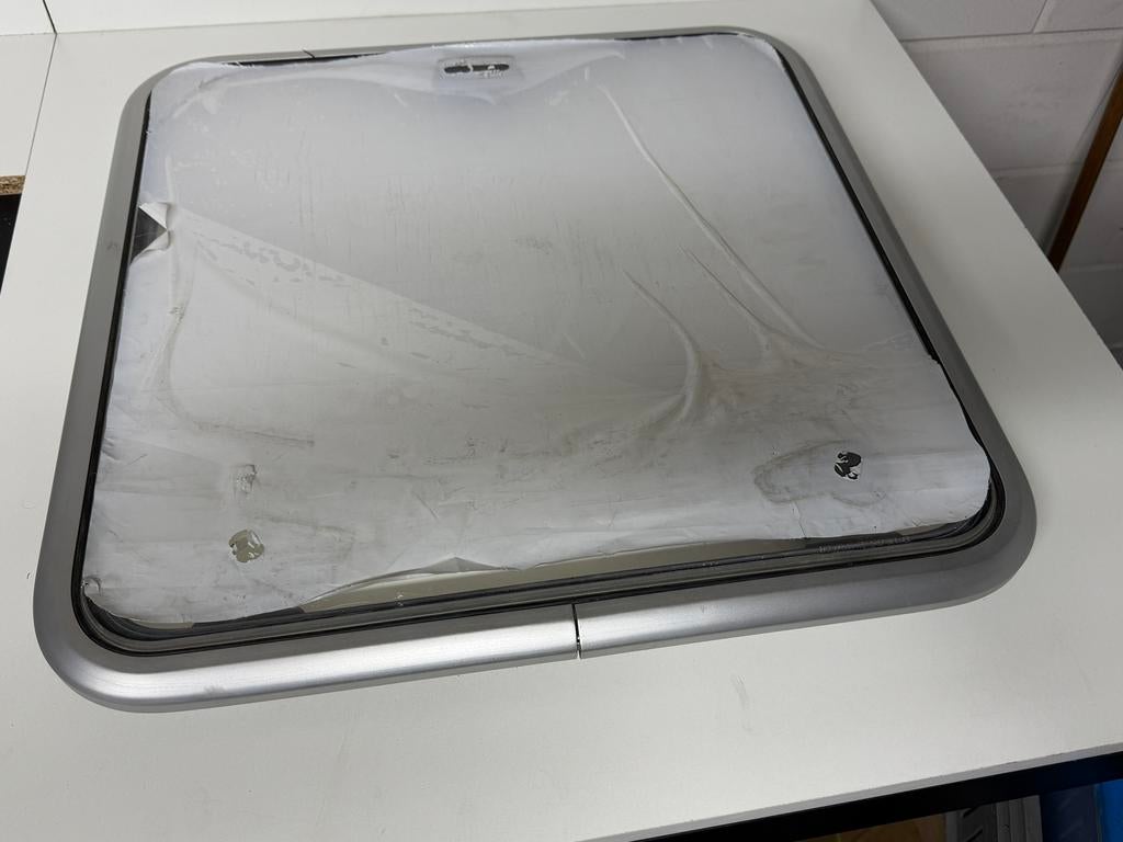 Lewmar dekluik 570 x 570 mm, Watersport en Boten, Accessoires en Onderhoud, Ophalen of Verzenden, Nieuw, Overige typen