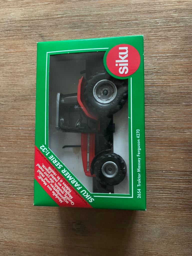 Siku Massey Ferguson 4270 1:32 nieuw in doos., Ophalen of Verzenden, Nieuw, Tractor of Landbouw, SIKU