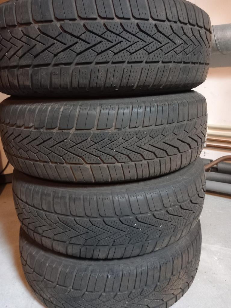 OPRUIMING: Winterbanden semperit 185/65 R15 T, Ophalen, Peugeot