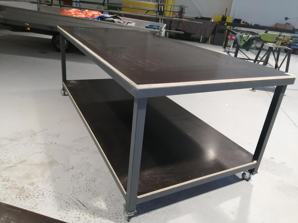 Werktafel met betonplex blad en stalen frame, Doe-het-zelf en Verbouw, Werkbanken, Ophalen of Verzenden