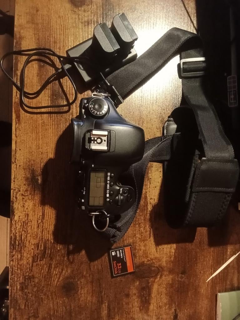 Canon EOS 7D met 10433 clicks, 2 accu's, riem en 32GB CF, Ophalen of Verzenden, Gebruikt, Spiegelreflex, Canon