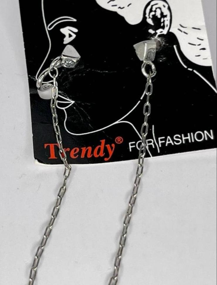 Trendy oorbel met neuspiercing ketting - Zilverkleurig, Sieraden, Tassen en Uiterlijk, Piercings, Ophalen of Verzenden, Nieuw