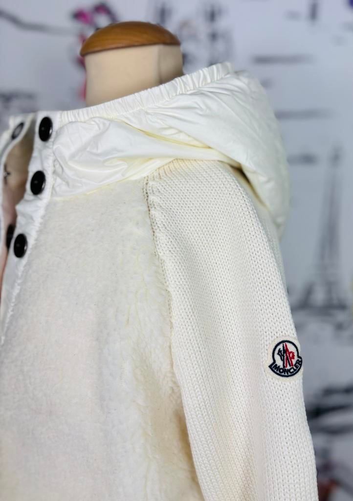 Moncler meisjes tussenjas 3 materialen maat 10, Moncler EU, Zo goed als nieuw, Moncler, Customercare@moncler.com