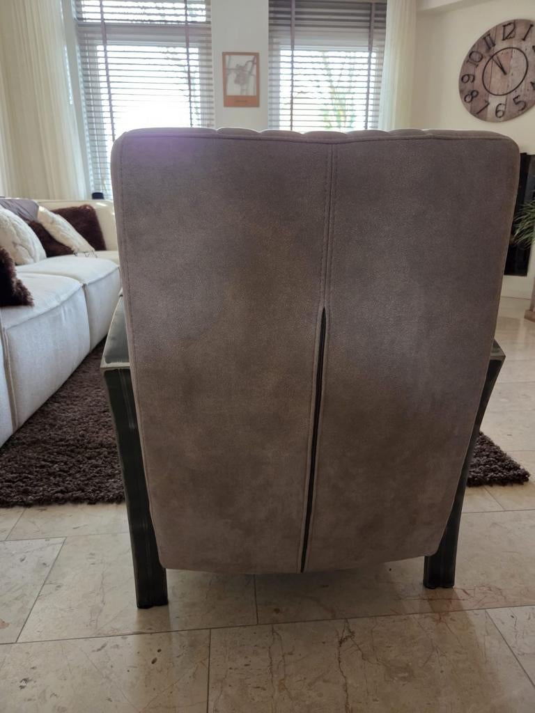 Grijze stoel met metalen armleuningen, Huis en Inrichting, Ophalen, Zo goed als nieuw, Stof, Eén