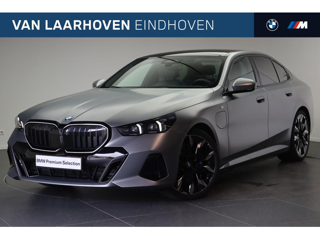 BMW 5 Serie 550e xDrive M Sport Automaat / Panoramadak / Tre, Gebruikt, 138 €/maand, Bedrijf, 489 pk