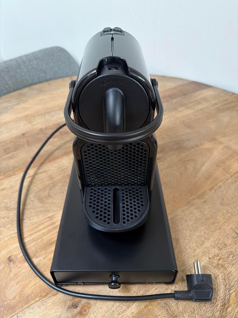 De'Longhi Nespresso Inissia + cuphouder, Ophalen, Gebruikt, Koffiemachine, Koffiepads en cups