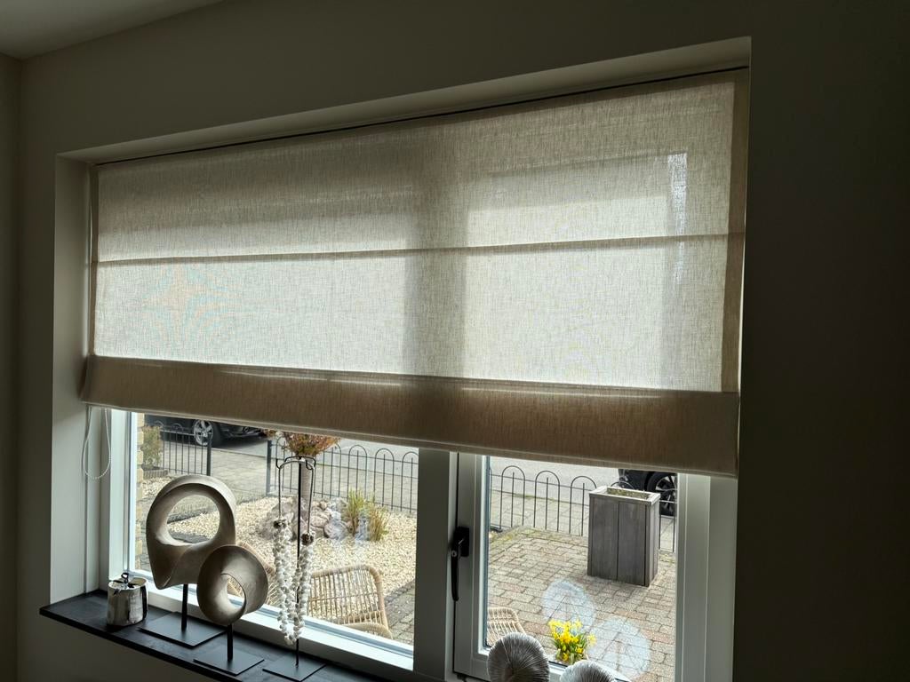 3 nieuwe vouwgordijnen op maat – Veneta (kleur Lush Beige), Huis en Inrichting, Ophalen, Nieuw, Beige