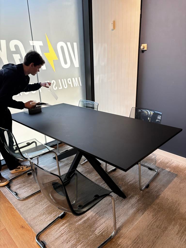 Mat zwarte eettafel, Ophalen, 100 tot 150 cm, 200 cm of meer, Zo goed als nieuw