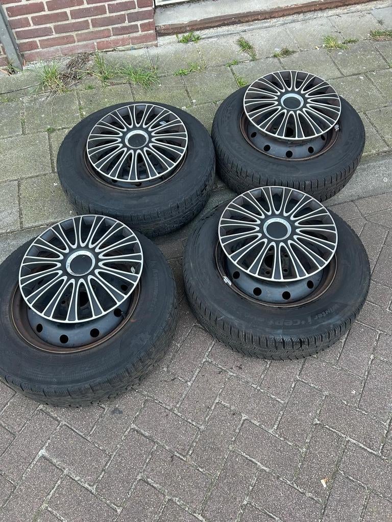 Winterbanden Hankook 215/70R16 100T op velg, Ophalen, Gebruikt