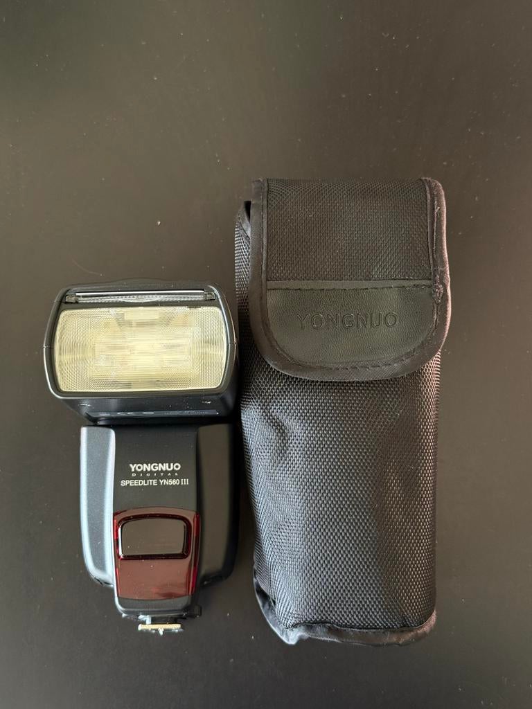 Yongnuo Speedlite YN560 III flitser met hoesje, Audio, Tv en Foto, Fotografie | Flitsers, Zo goed als nieuw, Overige merken, Kantelbaar