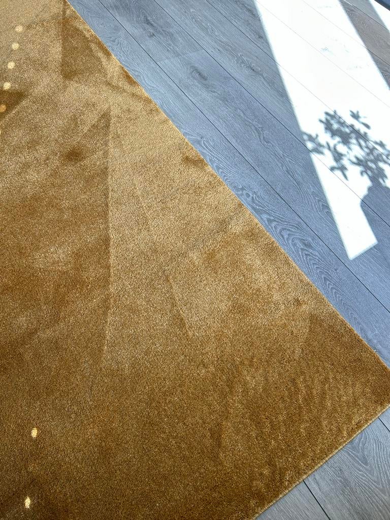 Goudkleurig Vloerkleed - Zacht en Stijlvol, Ophalen, Overige kleuren, 200 cm of meer, Zo goed als nieuw