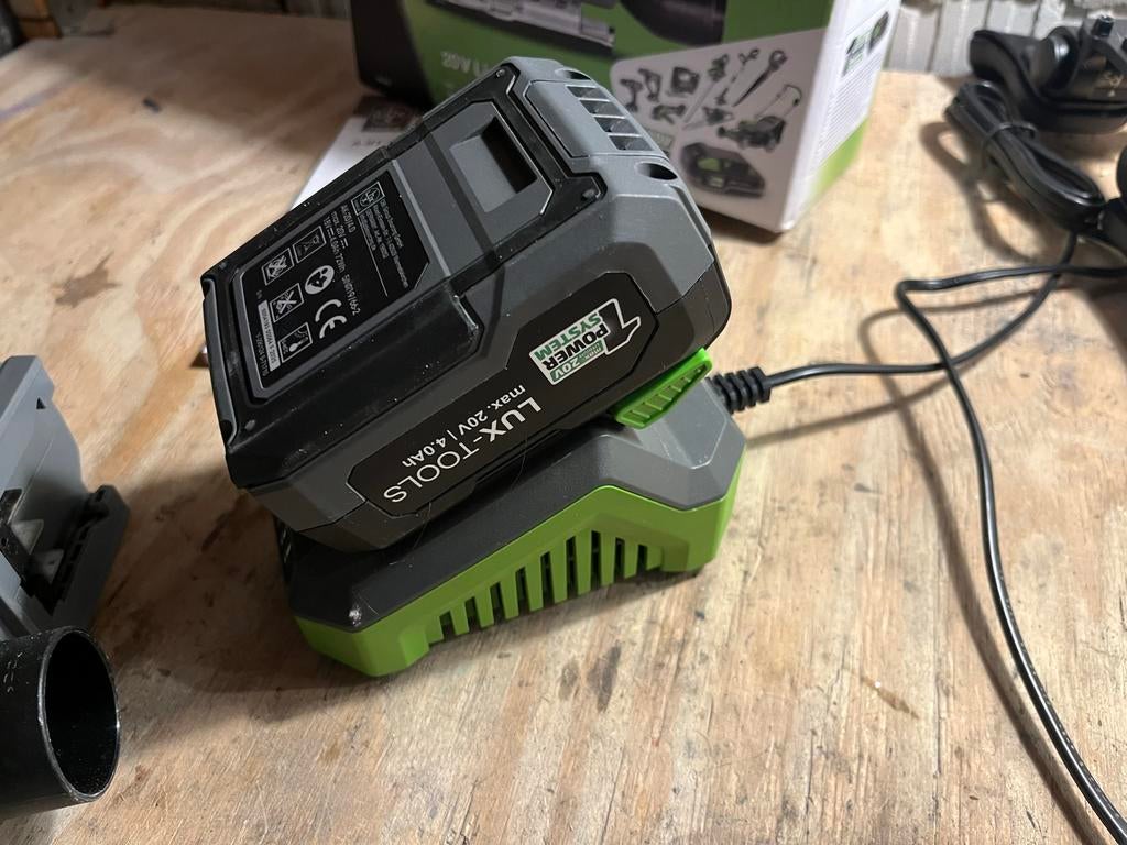 Decoupeerzaag Gamma met 4,0Ah accu en lader, Decoupeerzaag, Ophalen of Verzenden, Zo goed als nieuw, 30 tot 70 mm