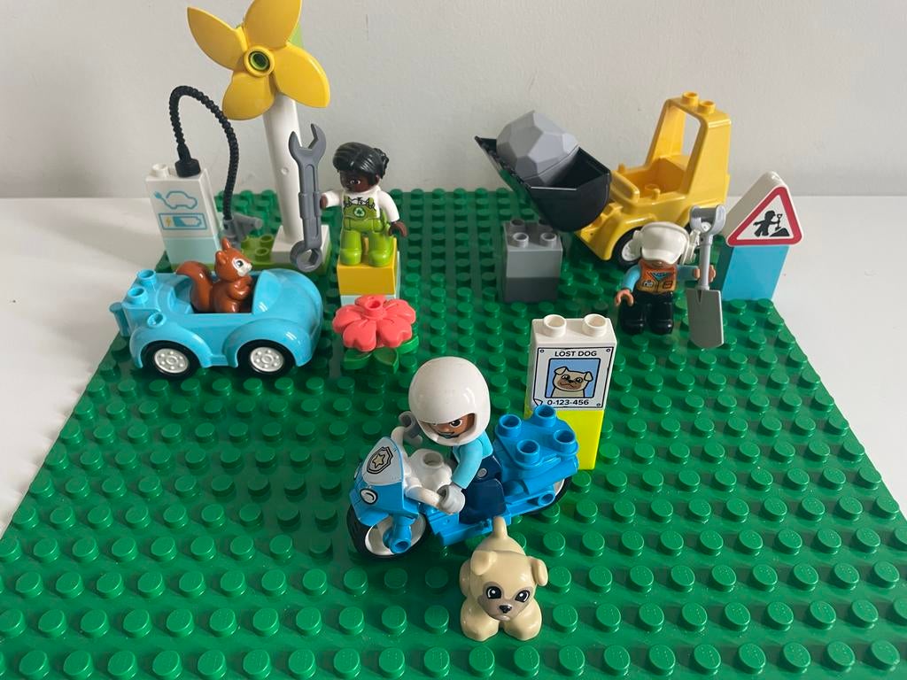 LEGO DUPLO: Windmolen, Elektrische Auto, Politiemotor & Bull, Ophalen of Verzenden, Gebruikt, Complete set, Lego
