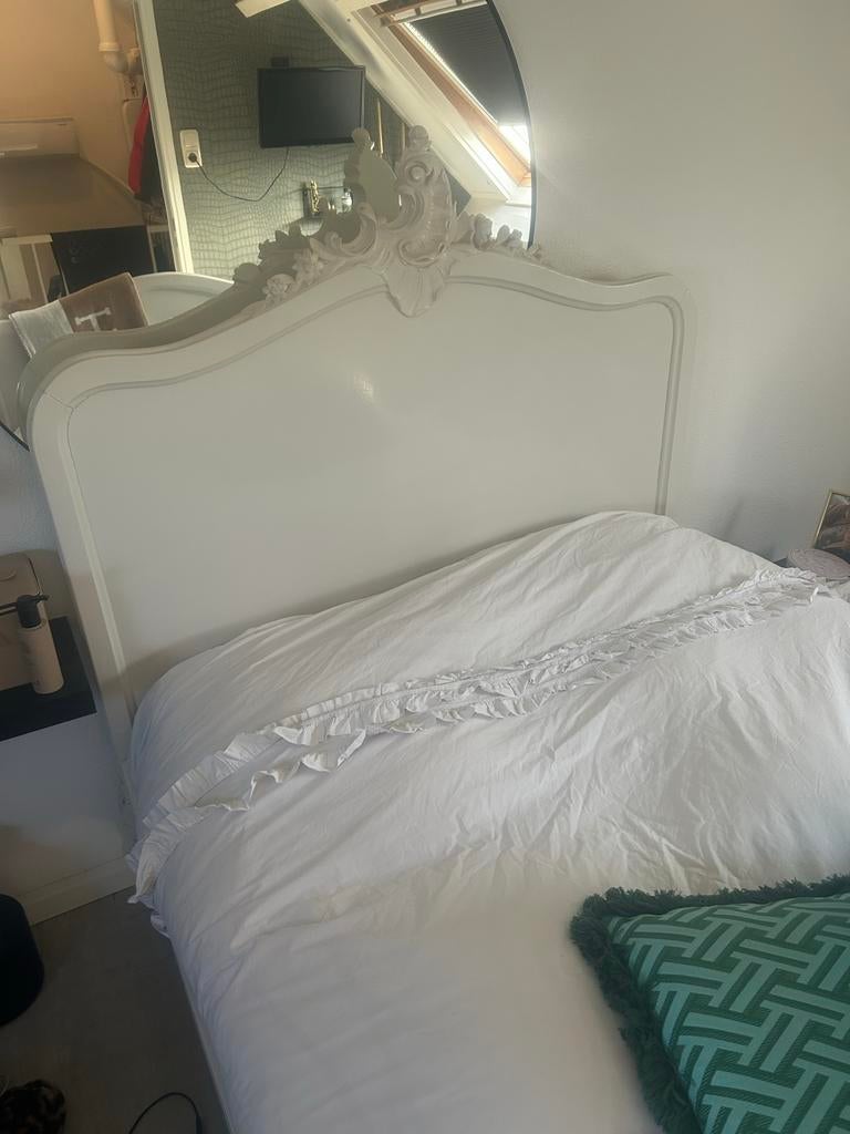 Wit twijfelaar bed met sierlijke details, Ophalen of Verzenden