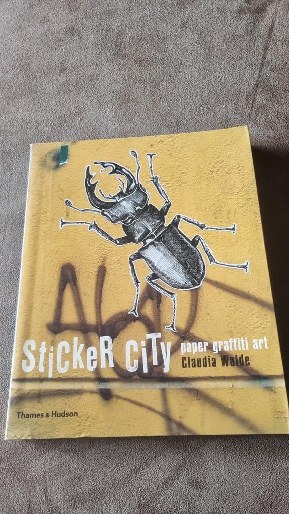 Sticker City: Paper Graffiti Art - Claudia Walde, Boeken, Kunst en Cultuur | Fotografie en Design, Ophalen of Verzenden, Zo goed als nieuw