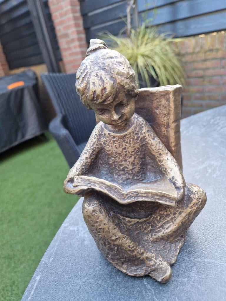 bronzen beeld meisje leest boek 19 cm, Ophalen of Verzenden