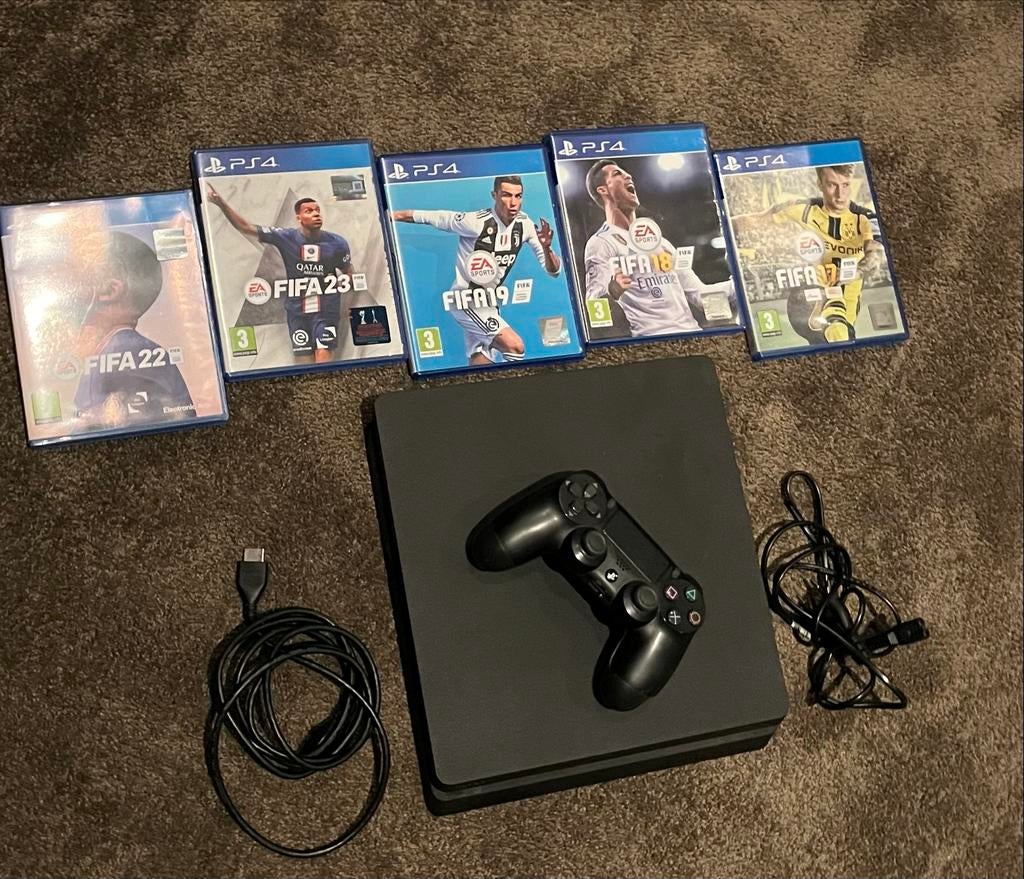 PS4 met controller en 5 FIFA spellen. MOET NU WEG, Spelcomputers en Games, Ophalen, Gebruikt, Sport, 3 spelers of meer