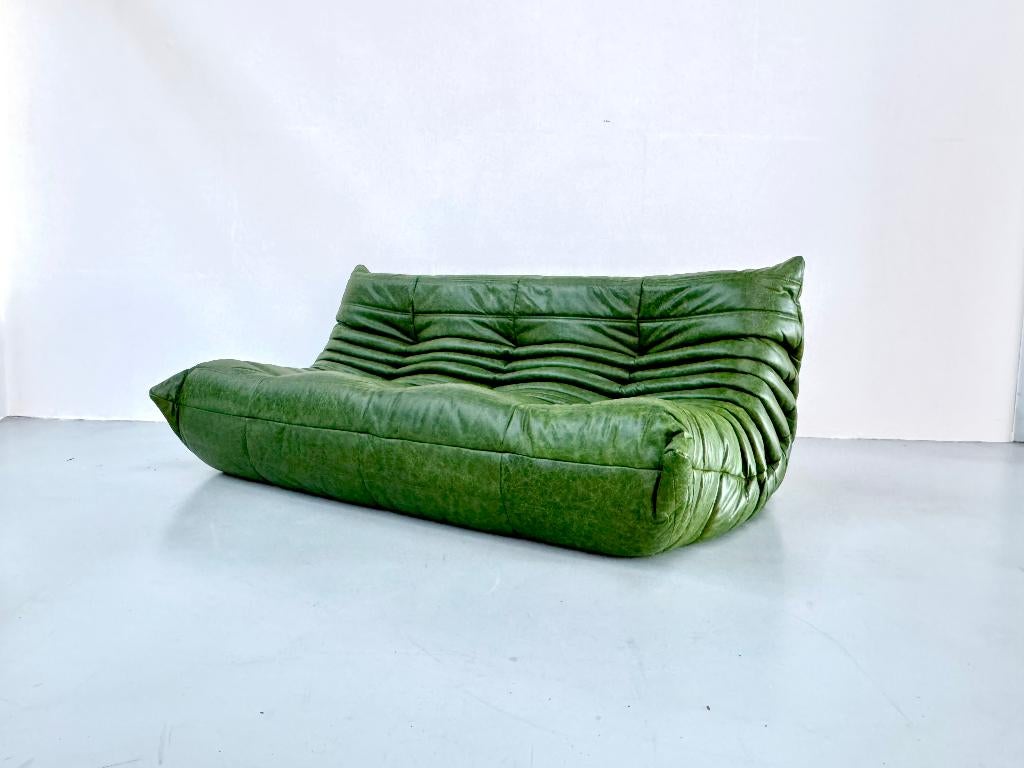 Togo 3-seater sofa in green leather - Ducaroy / Ligne Roset., Paris, 100 tot 125 cm, 150 tot 200 cm, Vintage