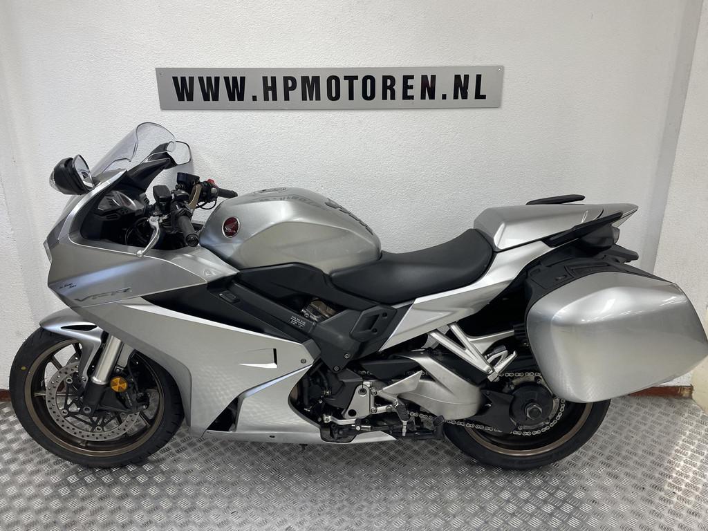 Honda VFR800 VFR800F VFR 800 F ABS TC FINAL EDITION BOVA - foto 2