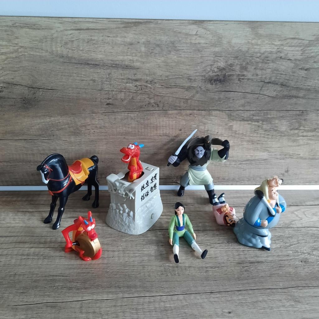Serie Walt Disney Mulan deel van de figuurtjes beweegt nog, Verzamelen, Disney, Ophalen of Verzenden, Gebruikt, Beeldje of Figuurtje