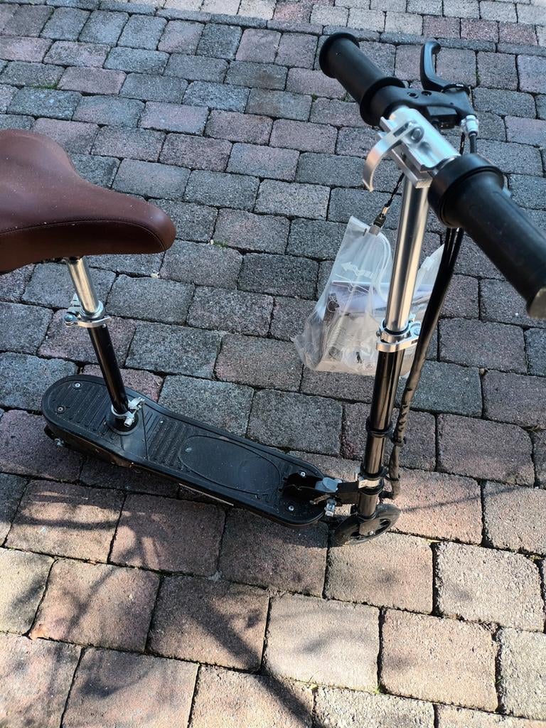 Elektrische step met zadel, Ophalen of Verzenden