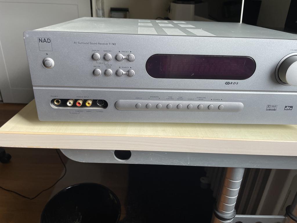 stereo reciever NAD, Zo goed als nieuw, 60 tot 120 watt, Stereo, Ophalen