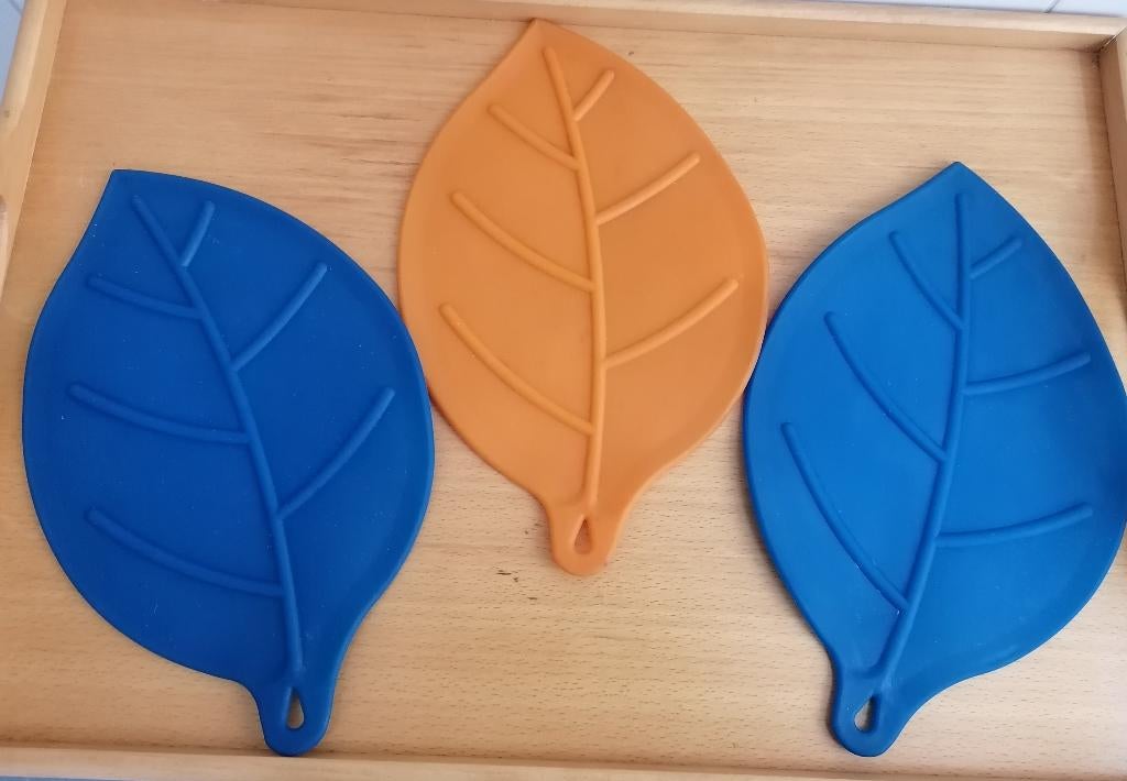 Placemats / onderleggers siliconen bladvorm 3 stuks, € 6,00, Ophalen of Verzenden, Zo goed als nieuw, Pot of Pan