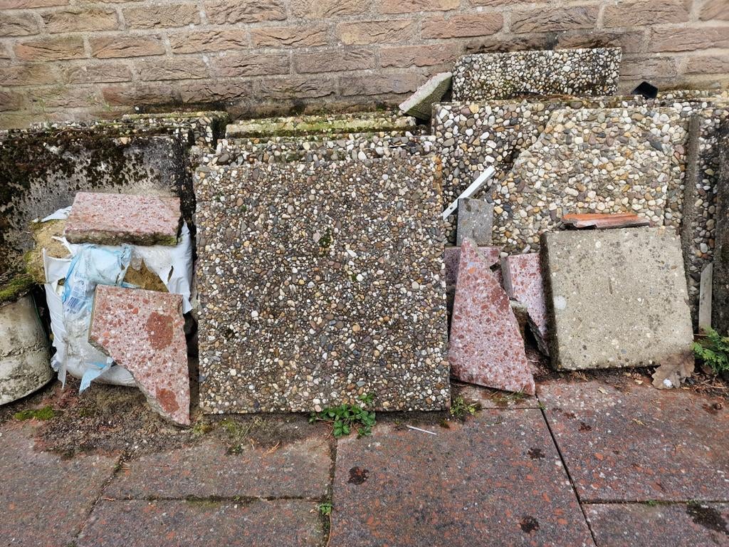 Gratis 30 stuks grindtegels, Tuin en Terras, Ophalen, Gebruikt, Klinkers, Minder dan 5 m²