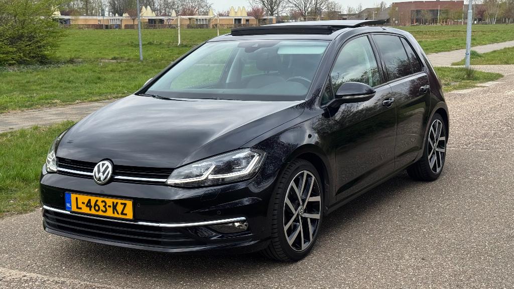 Volkswagen Golf 7.5 1.4 TSI 150 PK DSG 2017 Highline PANODAK, Euro 6, 4 cilinders, Alcantara, Zwart