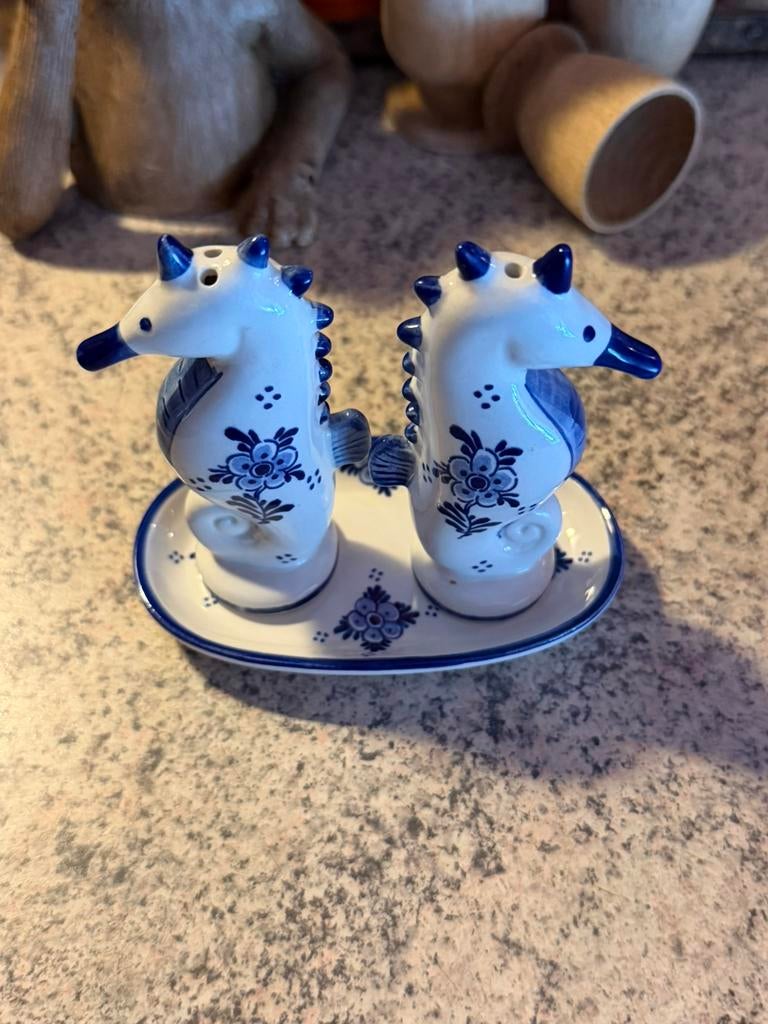 Delfs blauw Peper/Zout stelletje ( zeepaardjes), Keramiek, Overige typen, Nieuw, Ophalen of Verzenden