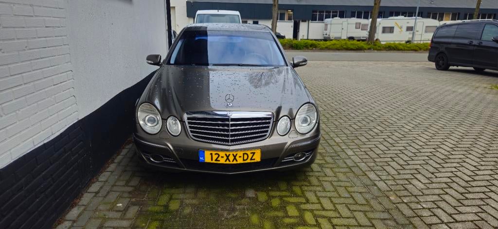 Mercedes-Benz E-Klasse 1.8 E200 Kompr Sedan AUT 2007 Grijs, Auto's, 4 cilinders, 1571 kg, Particulier, Sedan