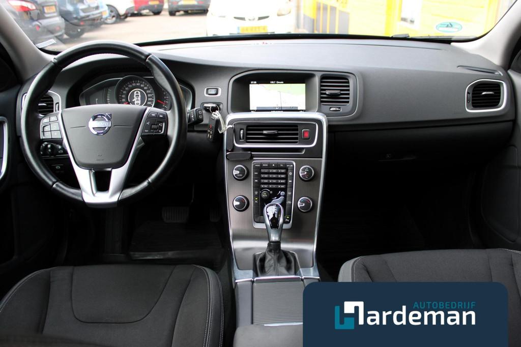 Volvo V60 1.6 T3 Momentum Navi Trekhaak, Stof, Gebruikt, 4 cilinders, 150 pk