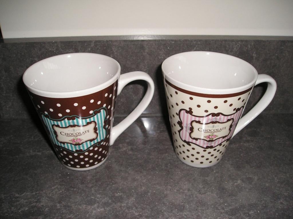 2 chocolademelk mokken, Ophalen, Zo goed als nieuw, Overige stijlen, Kop(pen) en/of Schotel(s)