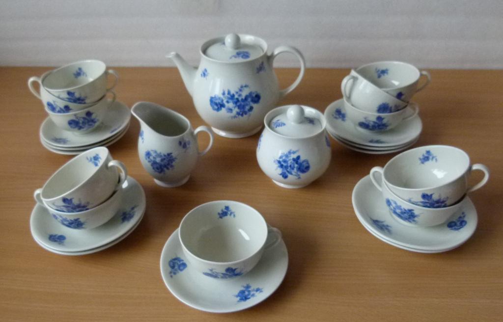Apart model MOSA Thee Servies met Blauwe Rozen 5 bruggen, Antiek en Kunst, Antiek | Servies los, Ophalen of Verzenden