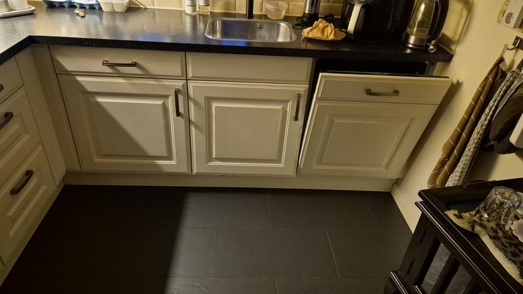 Complete keuken met vaatwasser en koelvriescombinatie, Huis en Inrichting, Keuken | Complete keukens, Ophalen, Gebruikt, Hoekkeuken