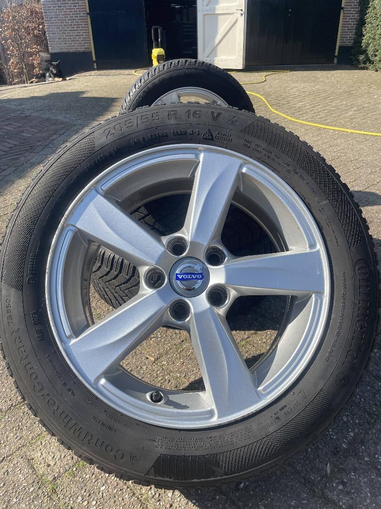 Volvo V40 winterbanden set(4stuks) met velgen - goede staat, Auto-onderdelen, Banden en Velgen, Ophalen, 18 inch, 245 mm, Banden en Velgen