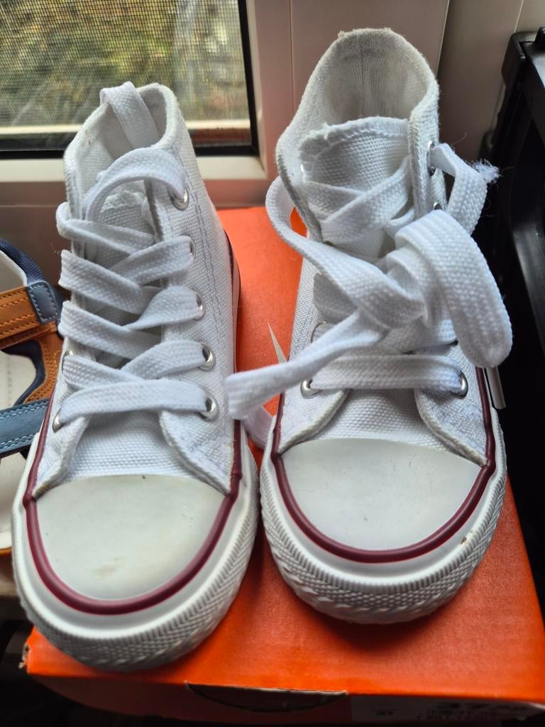 Witte kinderschoenen maat 24, Kinderen en Baby's, Kinderkleding | Schoenen en Sokken, Ophalen of Verzenden, Zo goed als nieuw