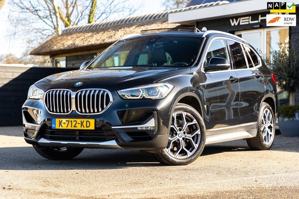 BMW X1 SDrive20i Nedcar Edition Panoramadak I Leder I Sports, Auto's, 1998 cc, Zwart, Bedrijf, SUV of Terreinwagen