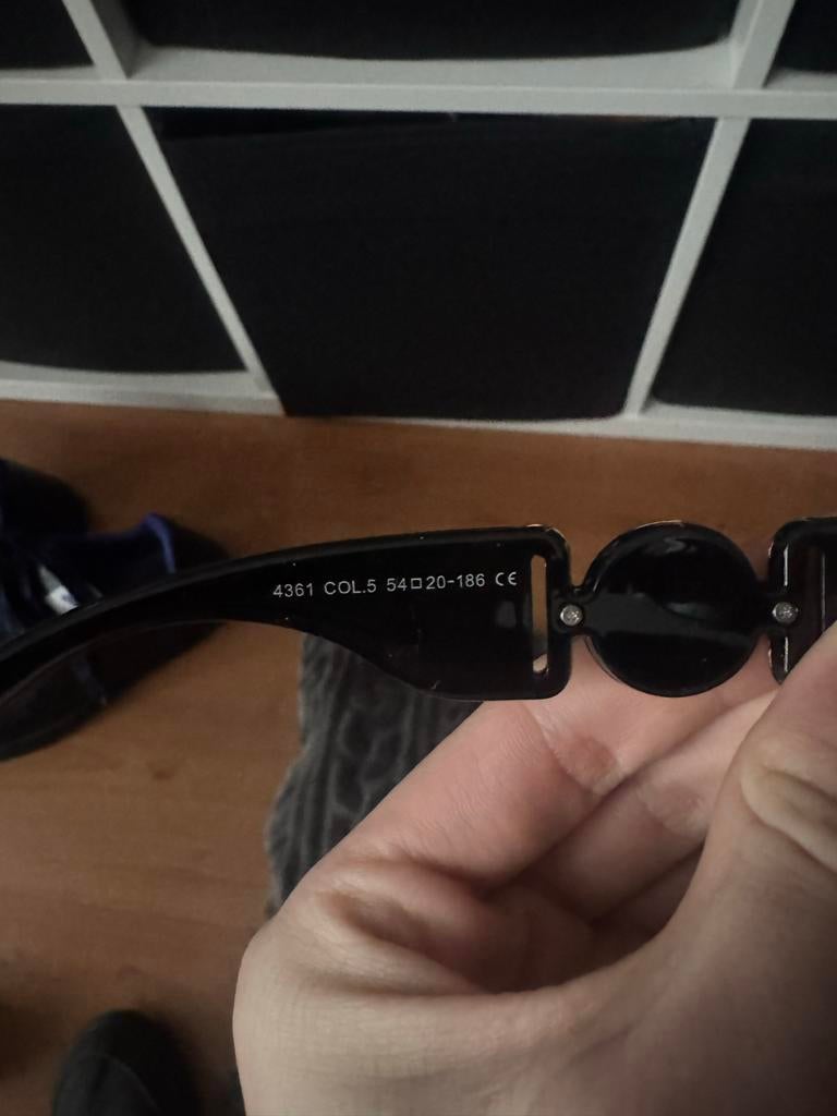 Versace Zonnebril Zwart - Stijlvol en Tijdloos, Sieraden, Tassen en Uiterlijk, Zonnebrillen en Brillen | Heren, Overige merken