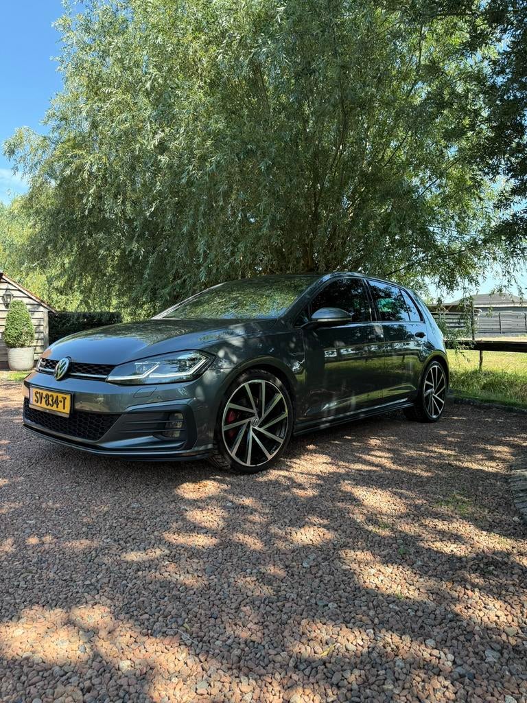 Volkswagen Golf 2.0 TDI 184pk 5D DSG 2018 Grijs, Zwart, Leder, Diesel, 1600 kg