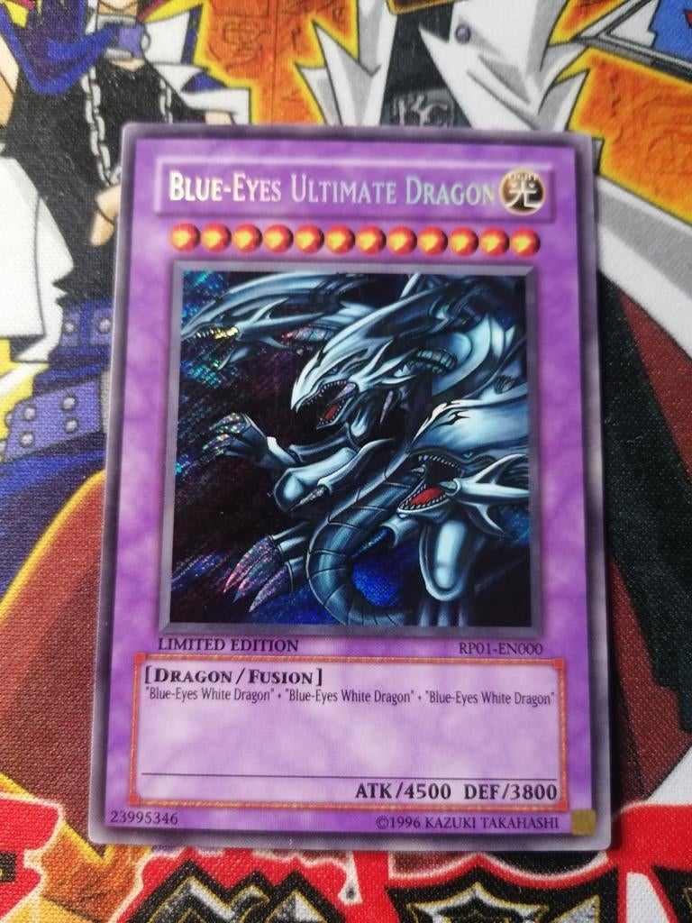 Blue-Eyes Ultimate Dragon - Secret Rare RP01 Retro Pack YGO, Hobby en Vrije tijd, Verzamelkaartspellen | Yu-gi-Oh!, Ophalen of Verzenden
