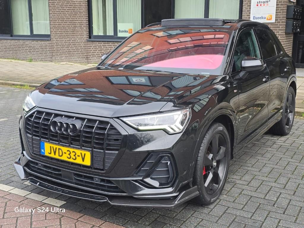 Audi Q3 35 Tfsi 150pk S Tronic 2019 Zwart Full Optie, Auto's, 4 cilinders, USB, Zwart, Dealer onderhouden